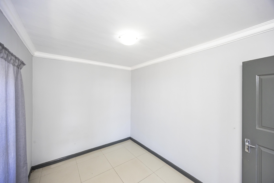 5 Bedroom Property for Sale in Sunnyridge Eastern Cape